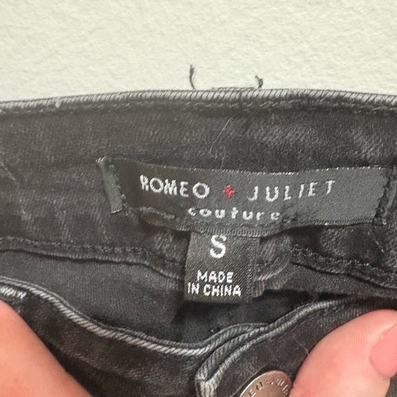 Vintage black high waisted ankle jeans, size small - Picture 3 of 4